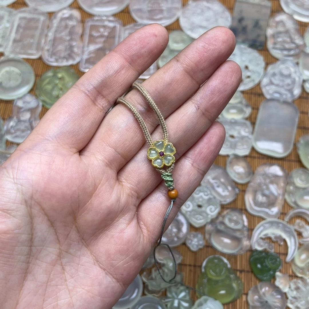 未镶嵌蛇纹石玉颈饰~**~