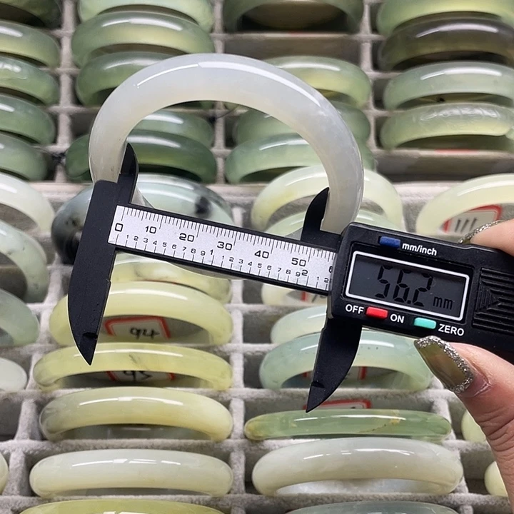 蛇纹石玉未镶嵌手镯86