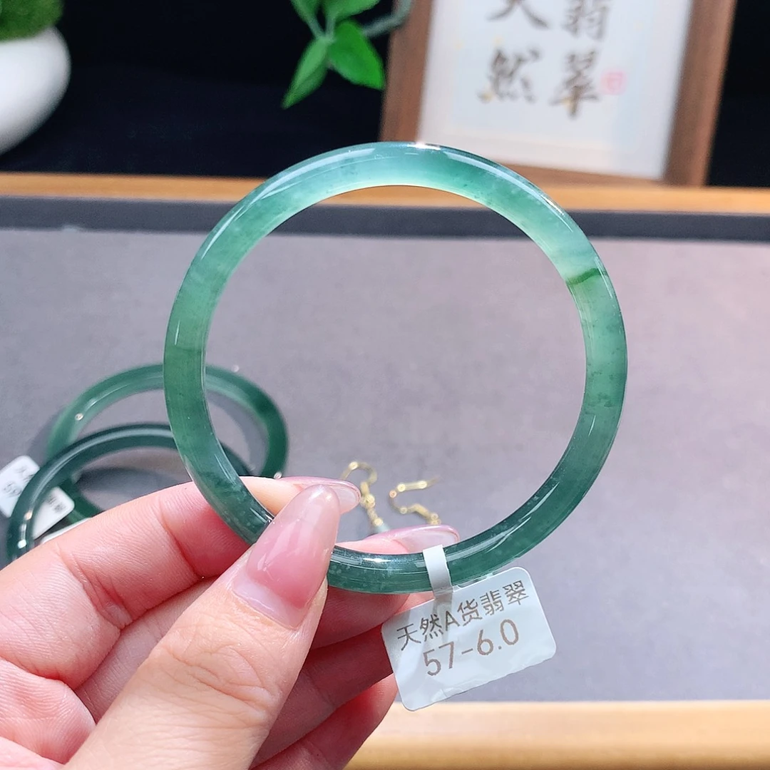 未镶嵌手镯（圆镯）翡翠
