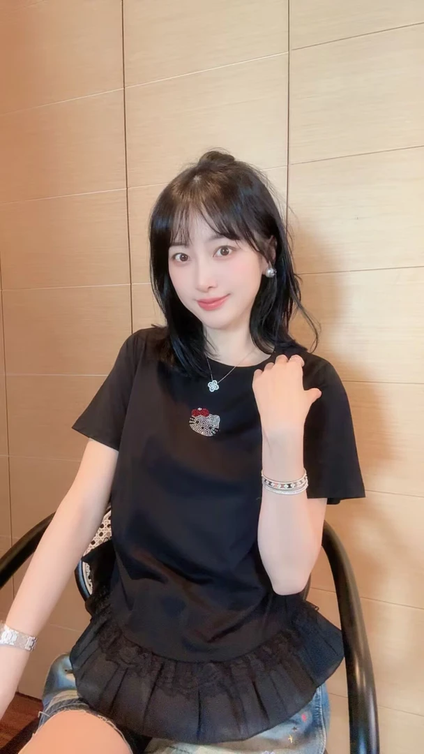 【张静芝】韩国新品~精致烫钻卡通猫咪拼花边下摆时髦显瘦女生T恤