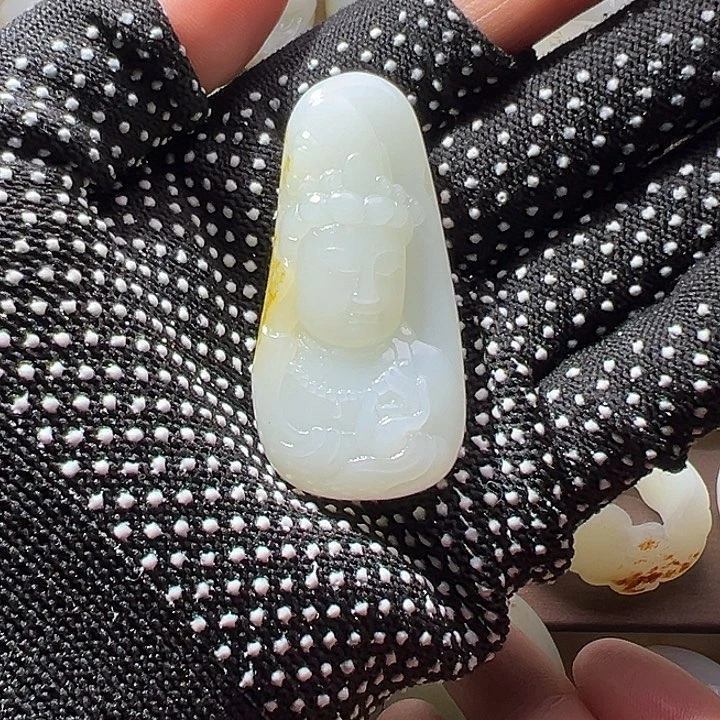 ****儿和田玉未镶嵌颈饰