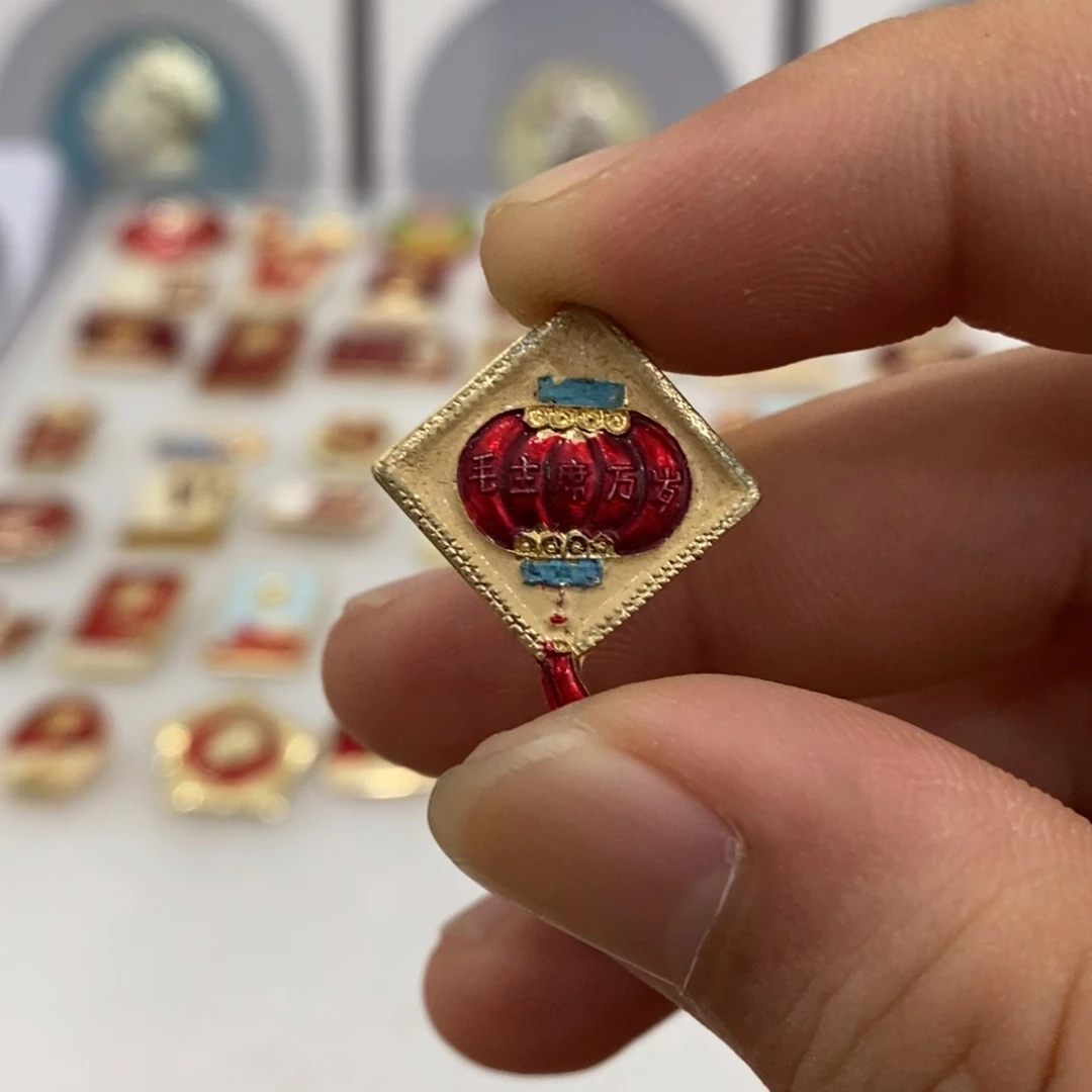其他普通金属涛**旧红色纪念章灯笼
