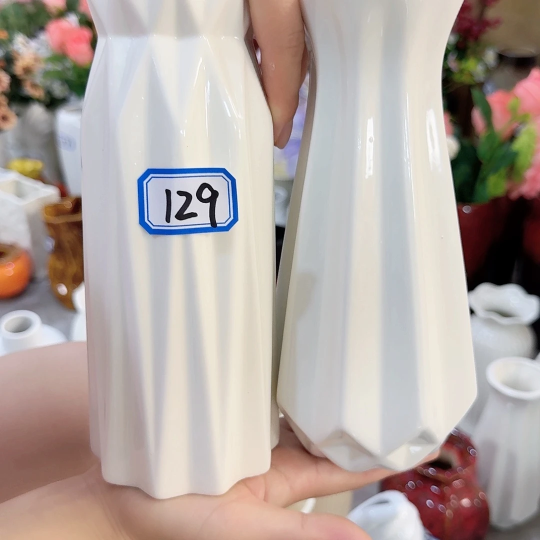 129号一对陶瓷20厘米微瑕