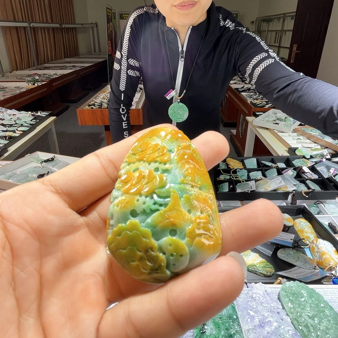 翡翠未镶嵌颈饰一