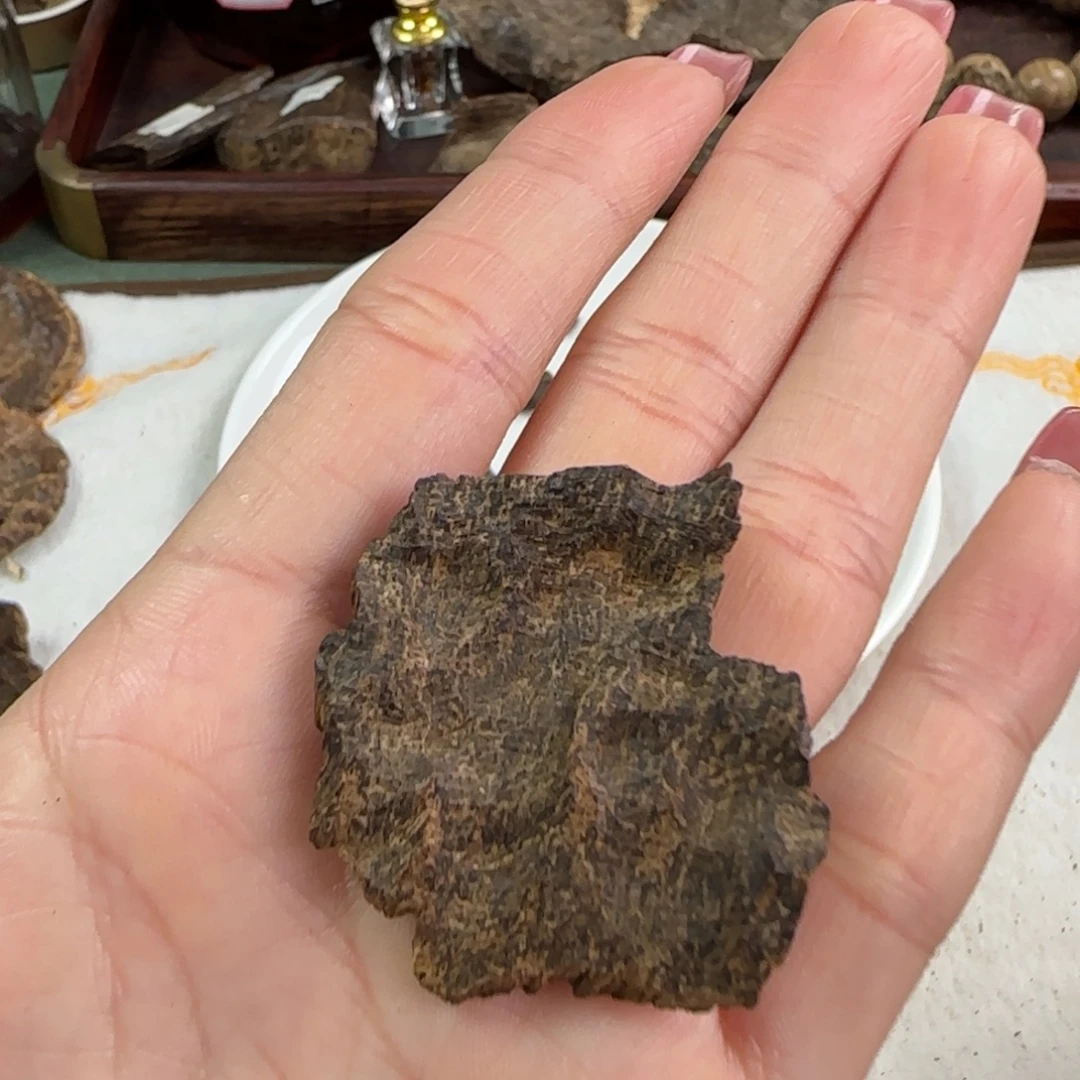 沉香碎屑沉香香港老料2.4g