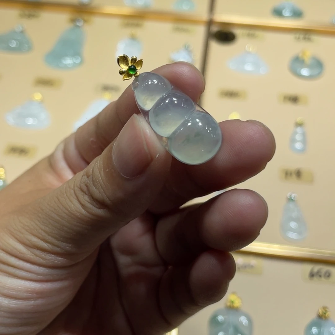 颈饰18K金镶嵌翡翠豆子