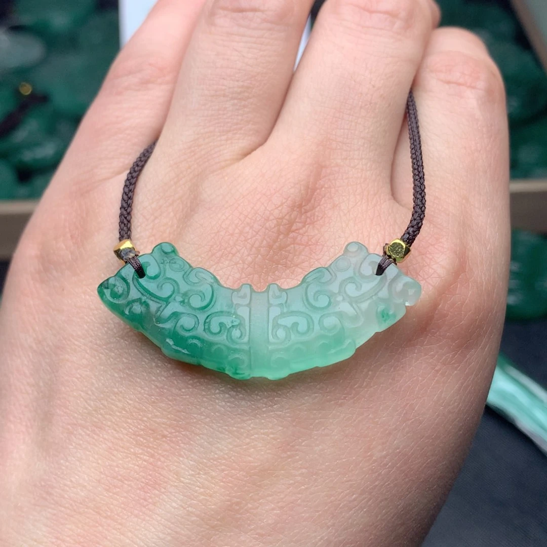 石英质玉颈饰未镶嵌