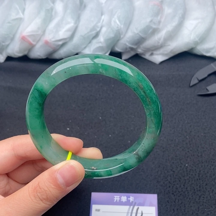 石英质玉（非洲翠）手镯未镶嵌14