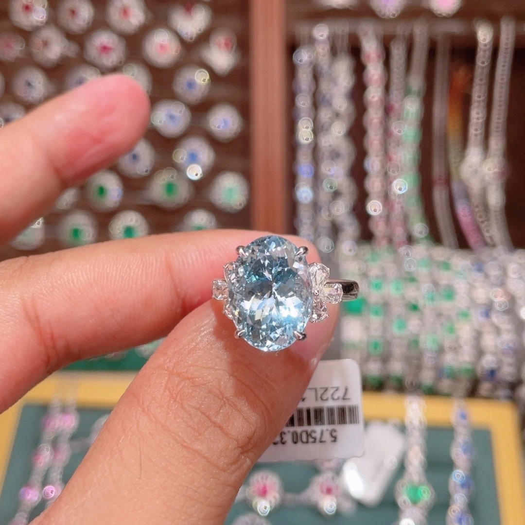 18K金镶嵌戒指海蓝宝石5.75ct