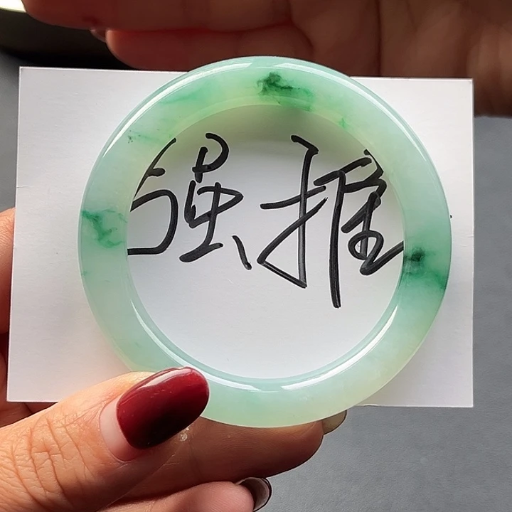 翡翠未镶嵌手镯53。