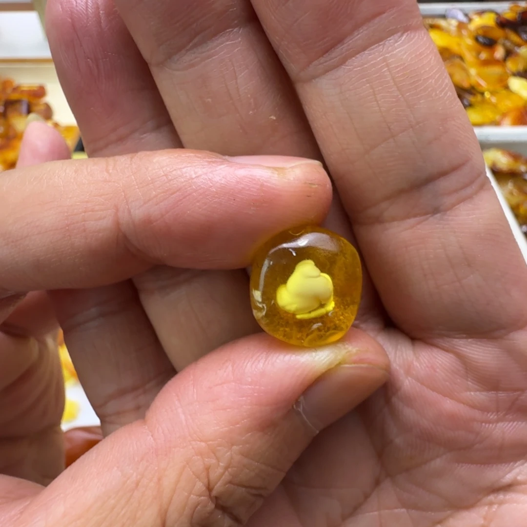 小***卜琥珀未镶嵌珠宝奇石