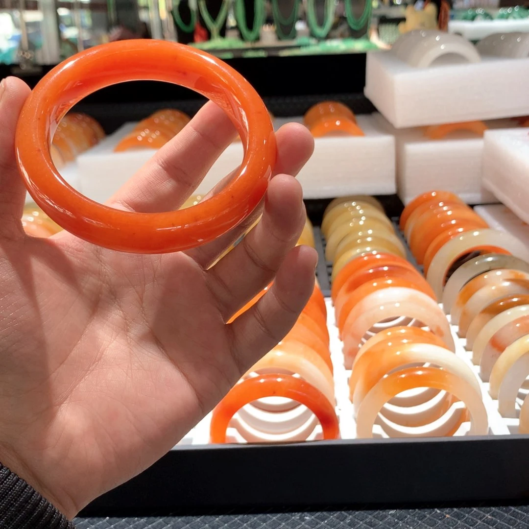 未镶嵌手镯石英质玉红*