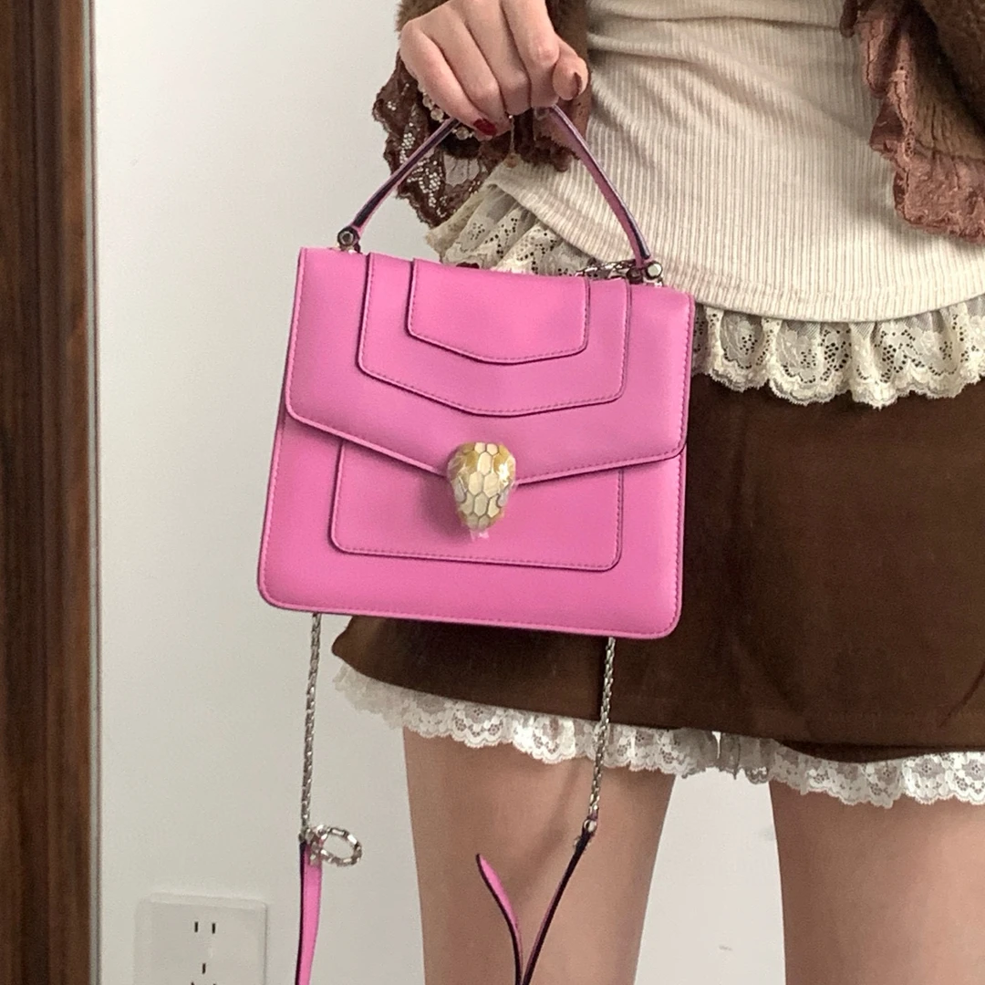 95新 BVLGARI/宝格丽 粉色蛇头风琴包