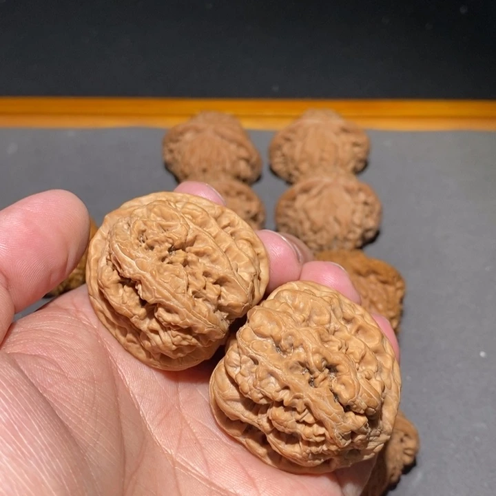 文玩核桃吊坠40粗筋