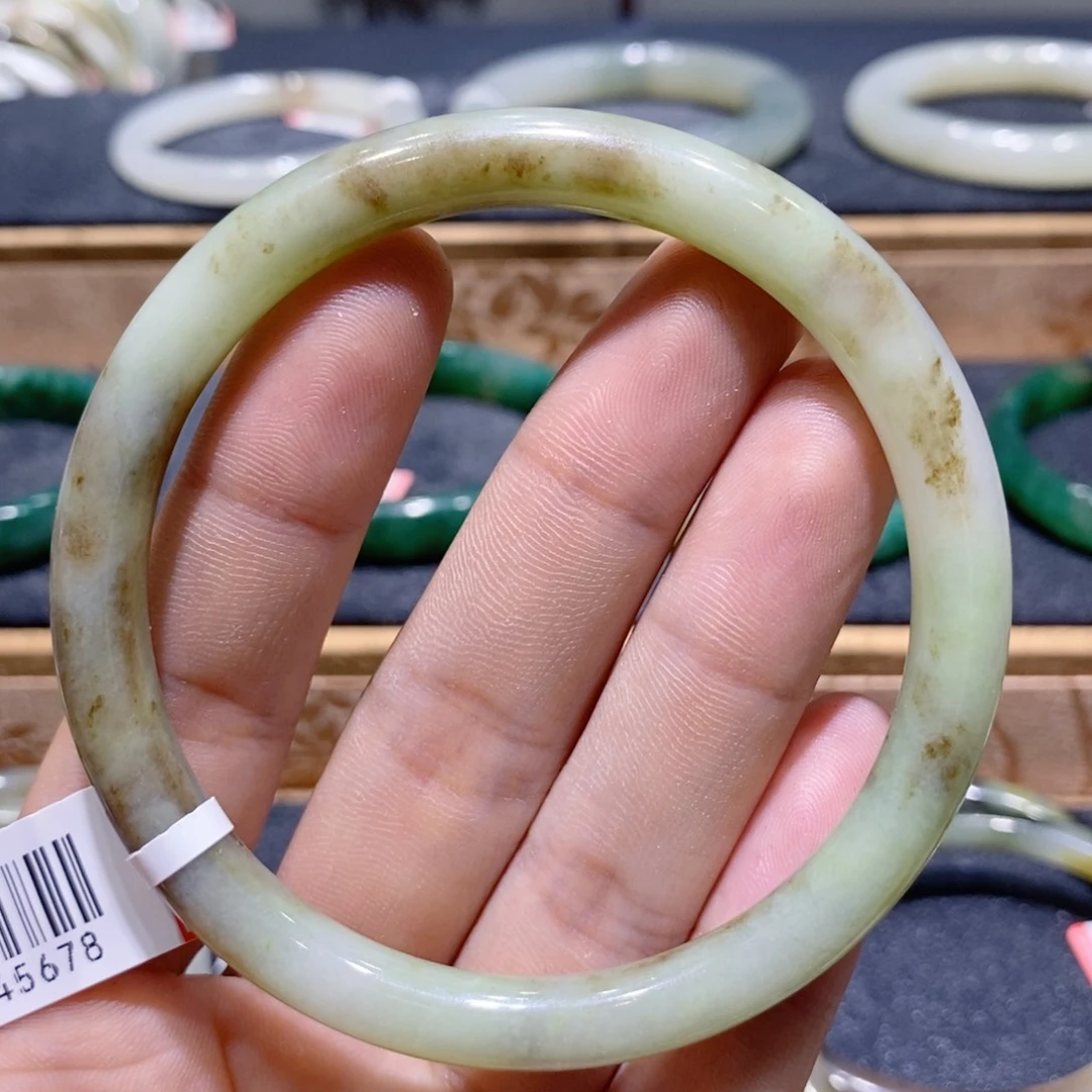 独山玉未镶嵌手镯