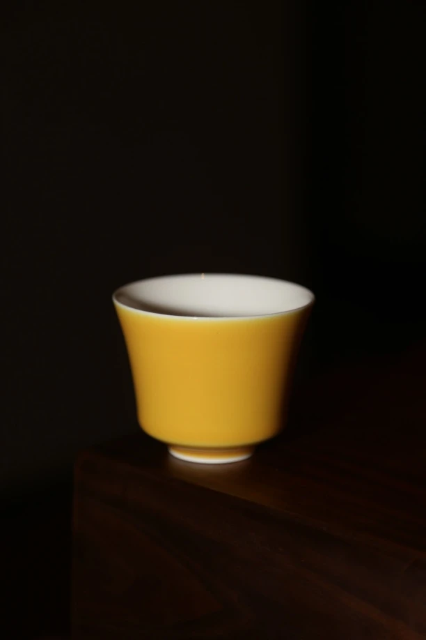 晓芳窑黄釉菊泉杯