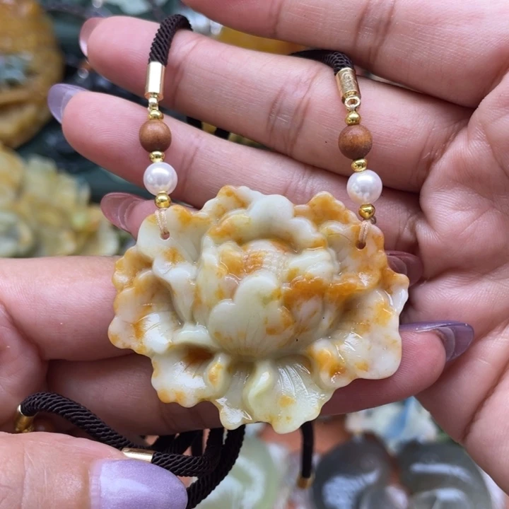 蛇纹石玉未镶嵌吊坠