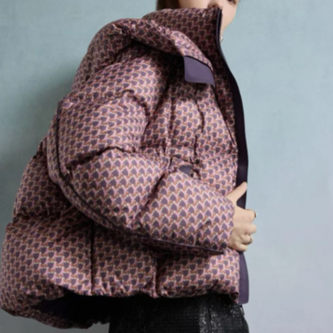 白鸭绒花羽绒外套