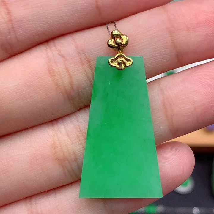 颈饰18K金镶嵌翡翠翡翠