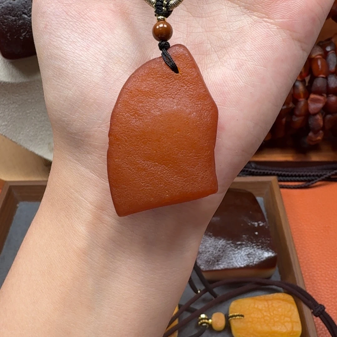 蜜蜡未镶嵌吊坠(赠链)