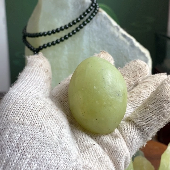 蛇纹石玉珠宝岫玉原石未镶嵌