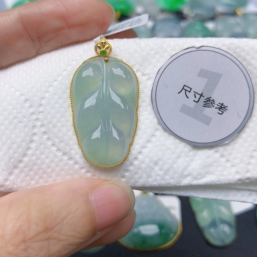 翡翠18K金镶嵌颈饰天然缅甸A货翡翠