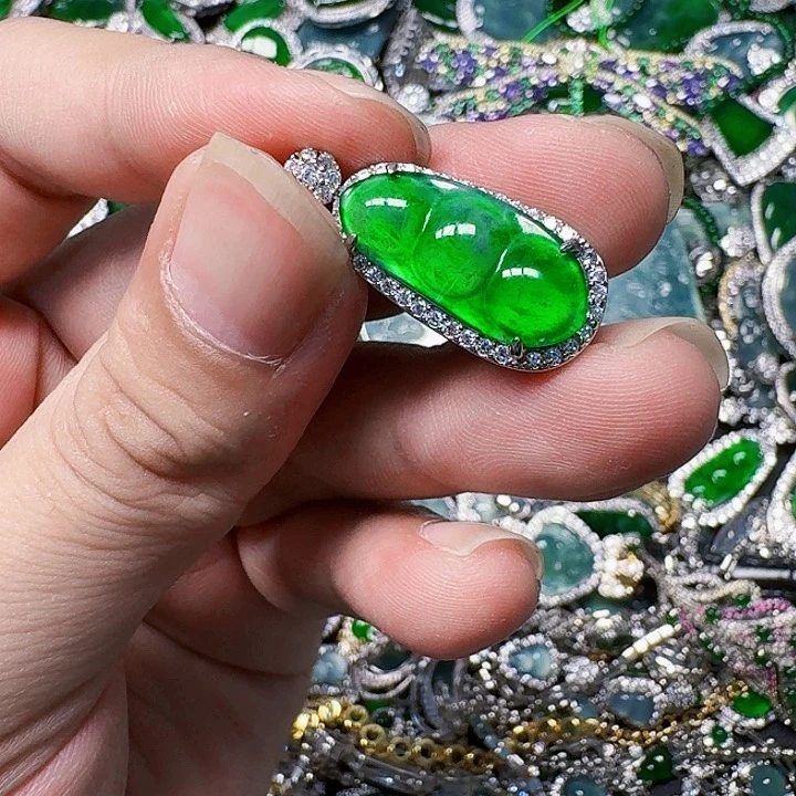 翡翠颈饰未镶嵌天然A货翡翠放漏