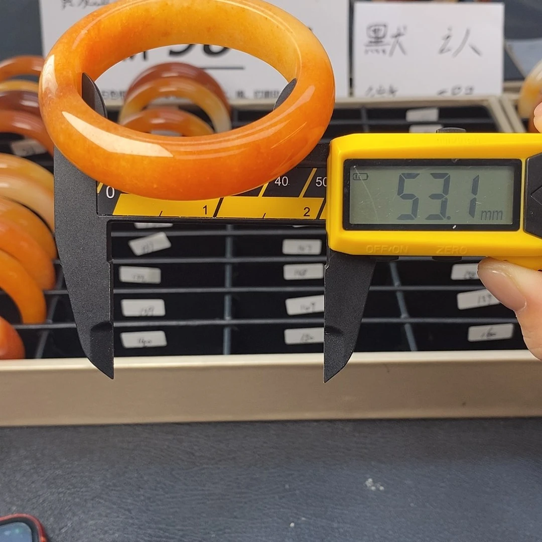未镶嵌石英质玉（黄龙玉）手镯134号