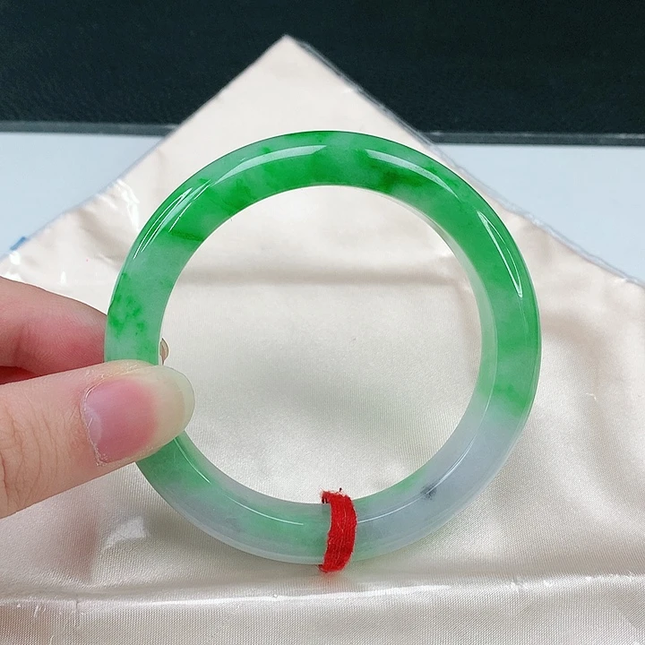 翡翠手镯未镶嵌翡翠
