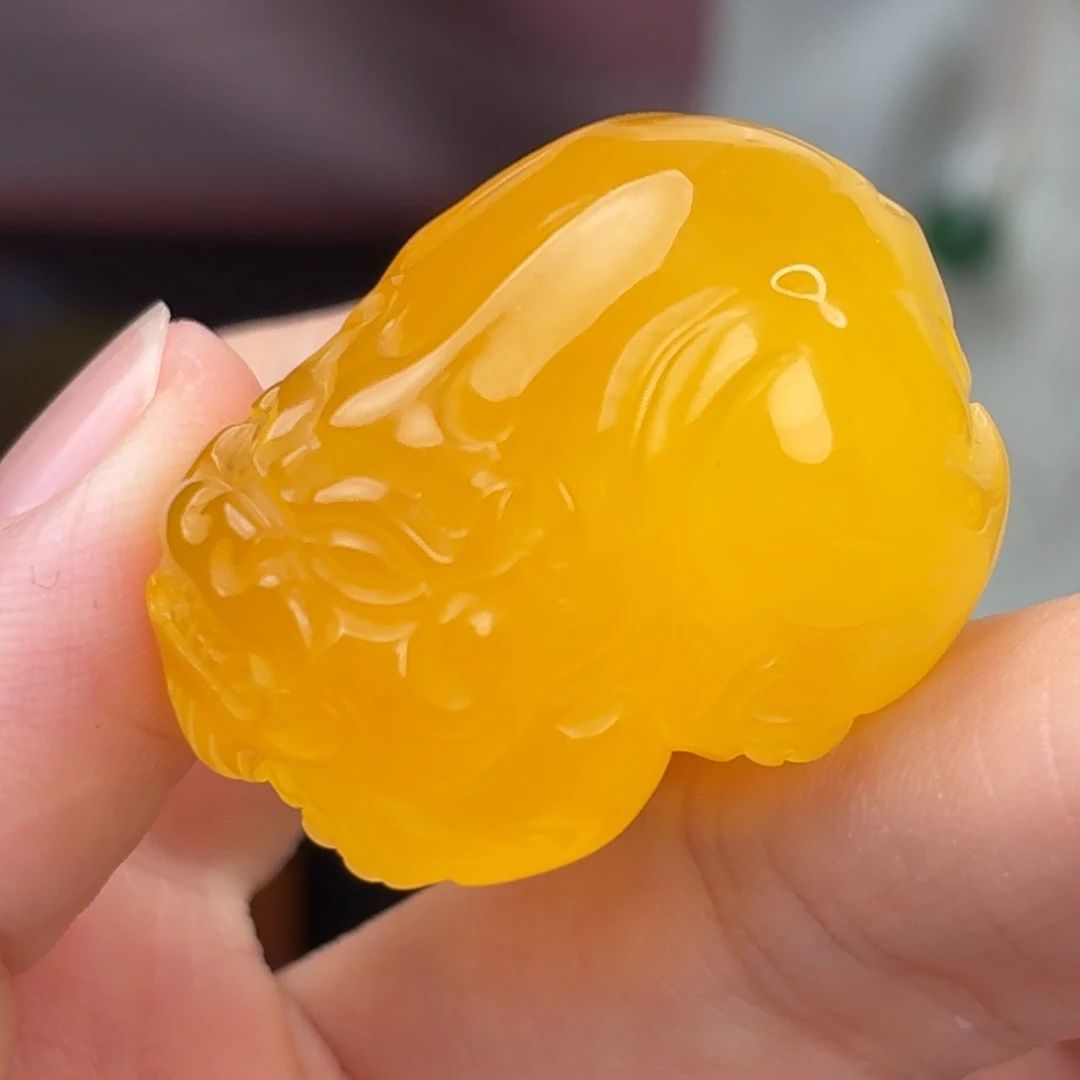 裸石虫珀未镶嵌貔貅