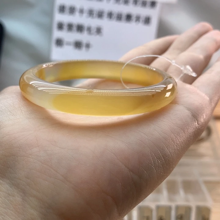 玛瑙/玉髓手镯未镶嵌纠****?