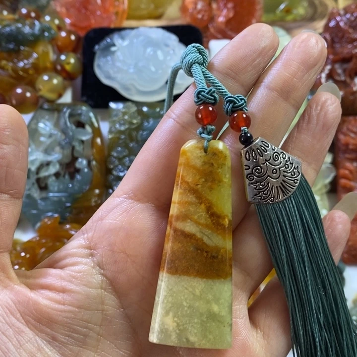 蛇纹石玉未镶嵌颈饰