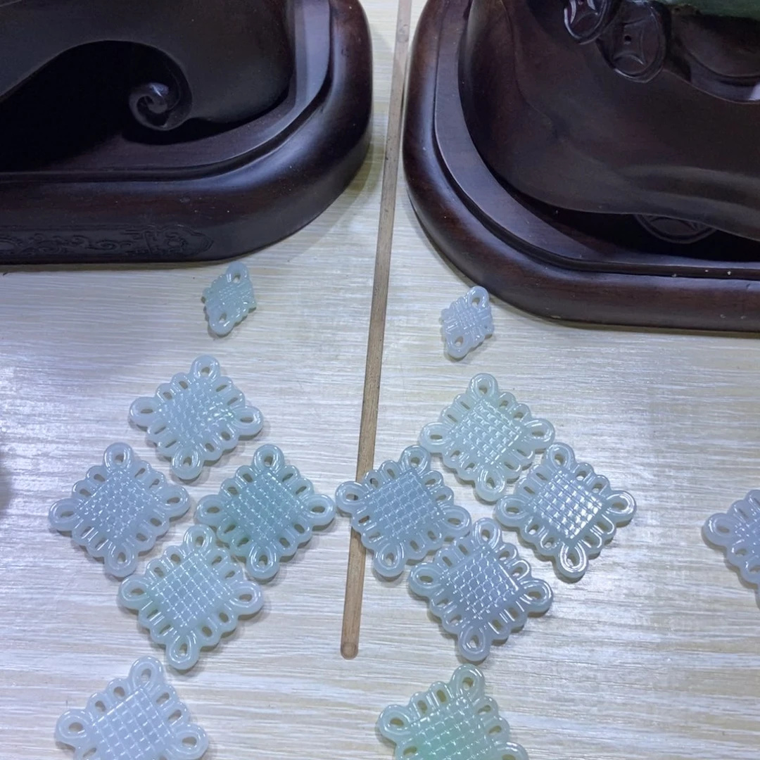 未镶嵌挂件翡翠勇**8好看的翡翠中国结