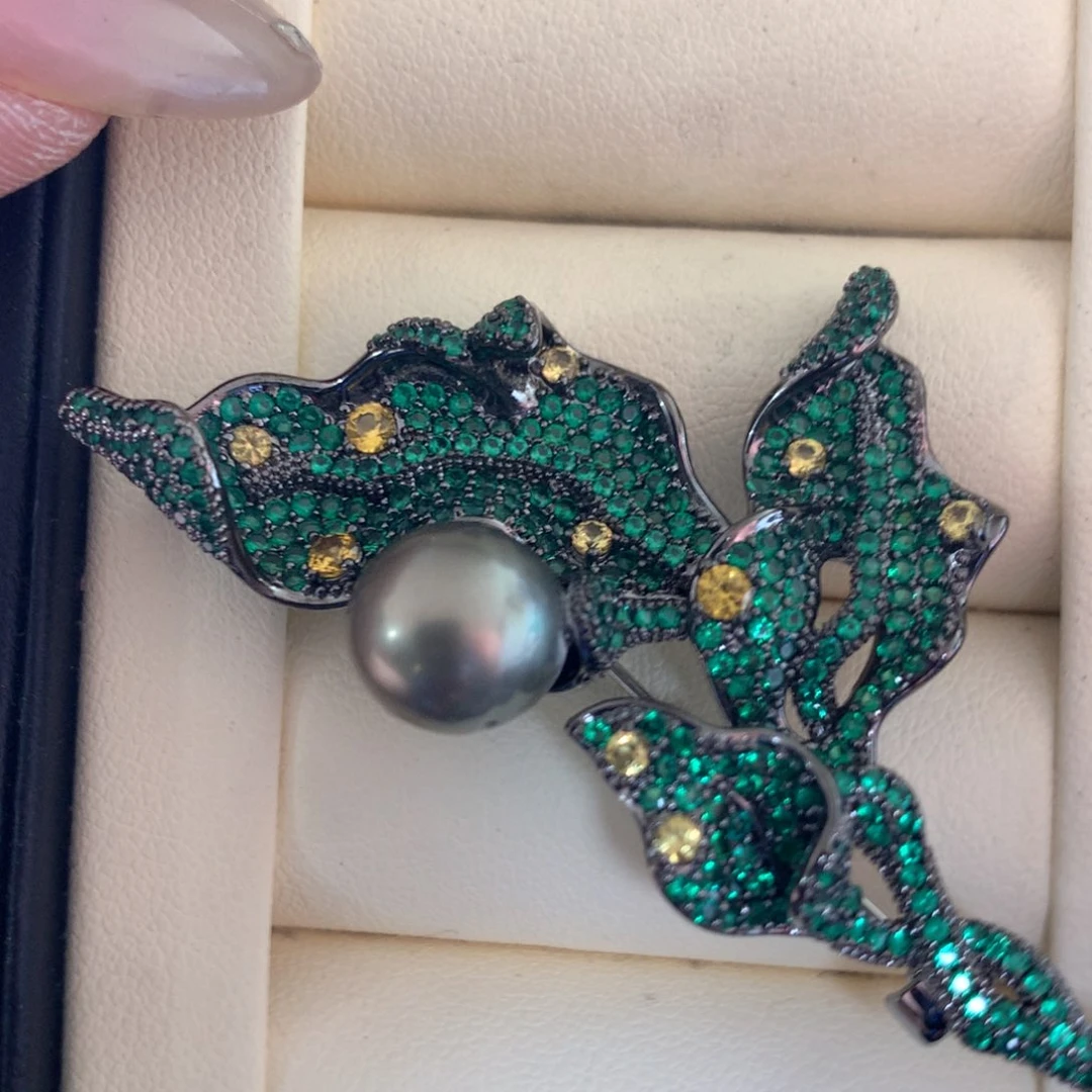 未镶嵌胸饰海水珍珠