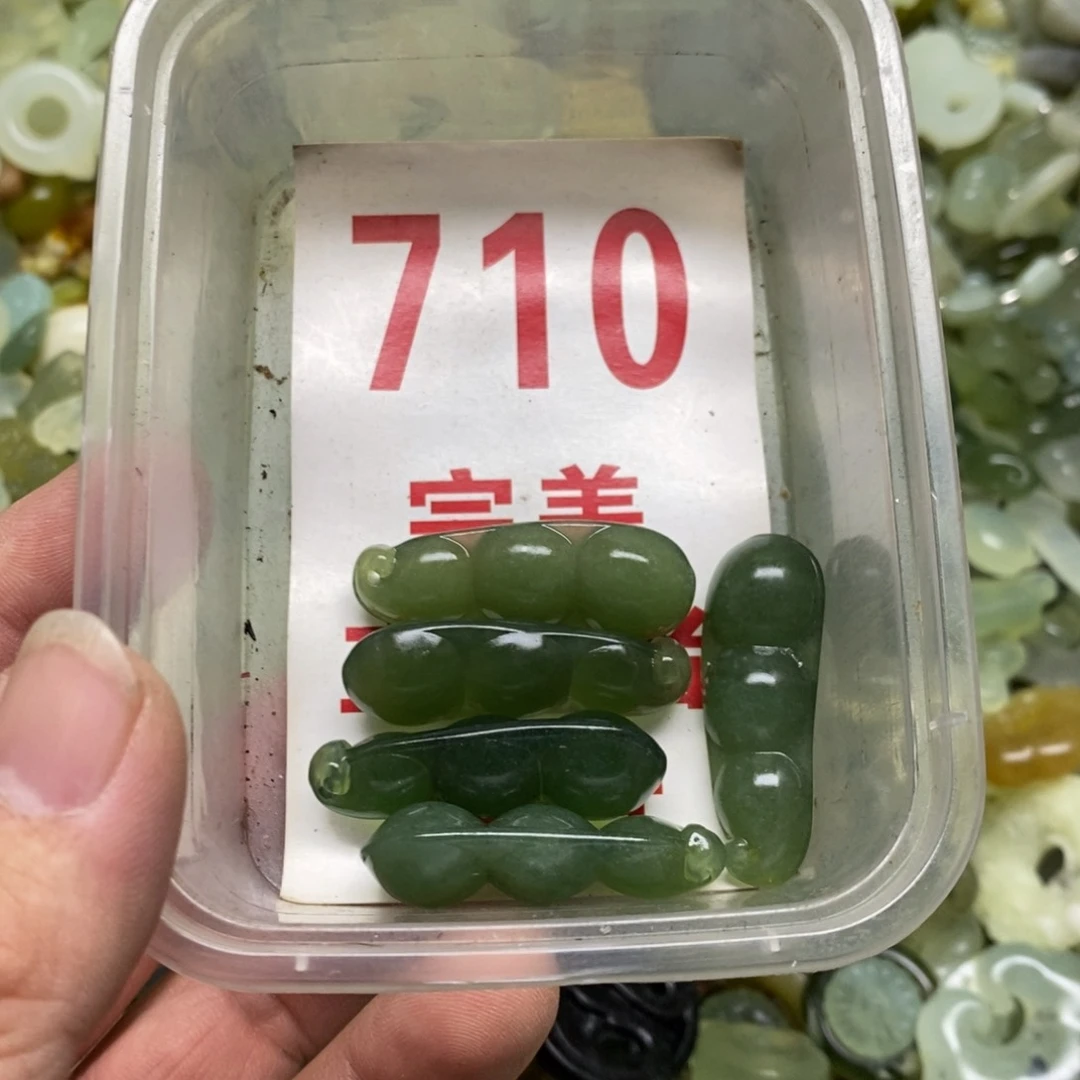 蛇纹石玉挂坠未镶嵌