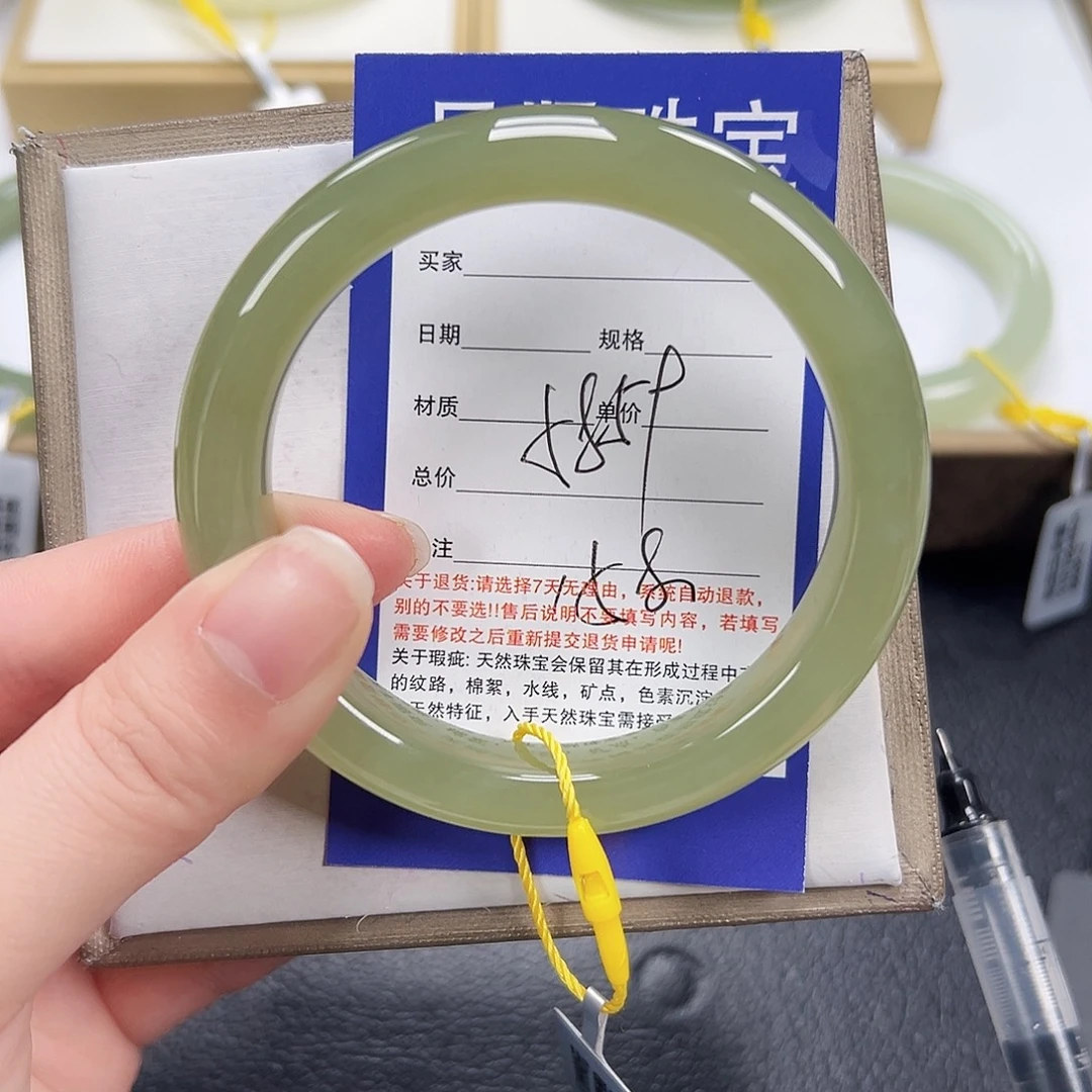 和田玉未镶嵌手镯