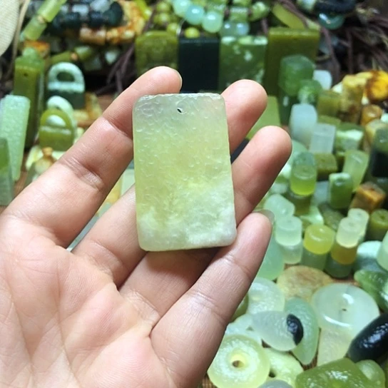 未镶嵌岫玉吊坠岫