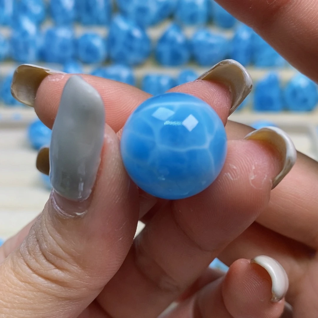 针钠钙石（海纹石）未镶嵌颈饰还***呢