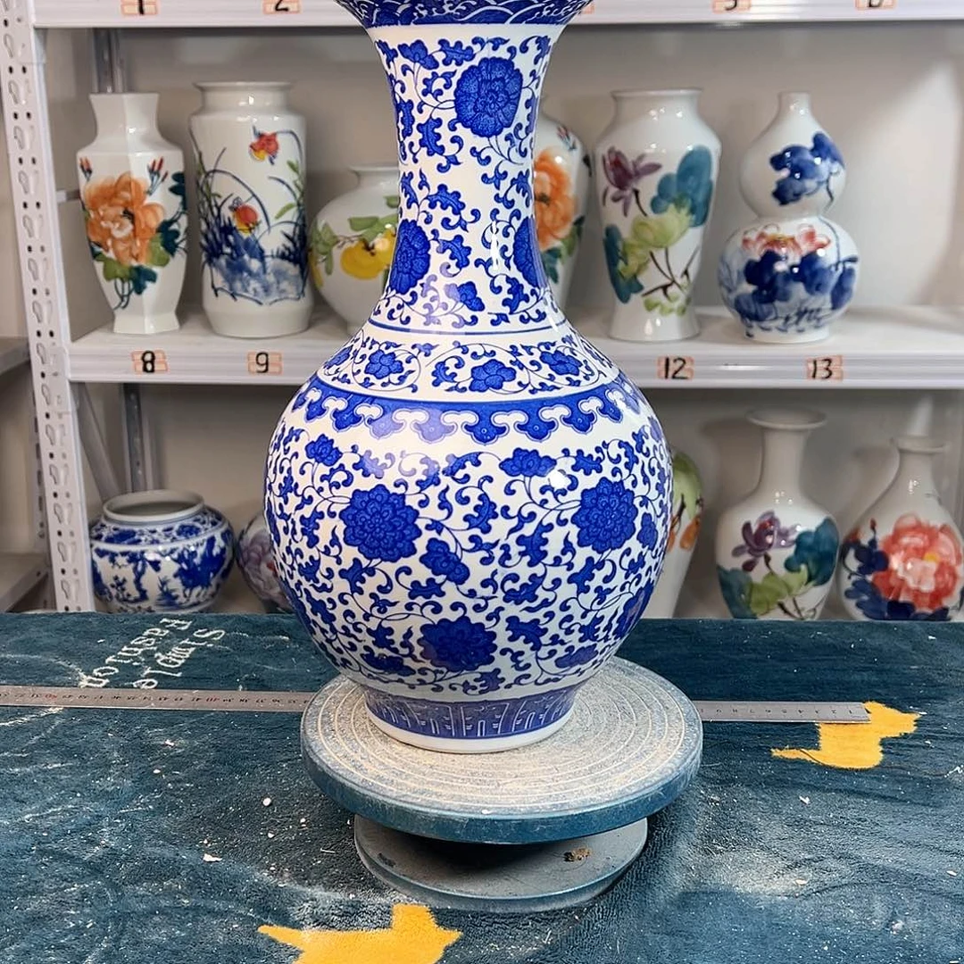 摆件景德镇陶瓷缠枝