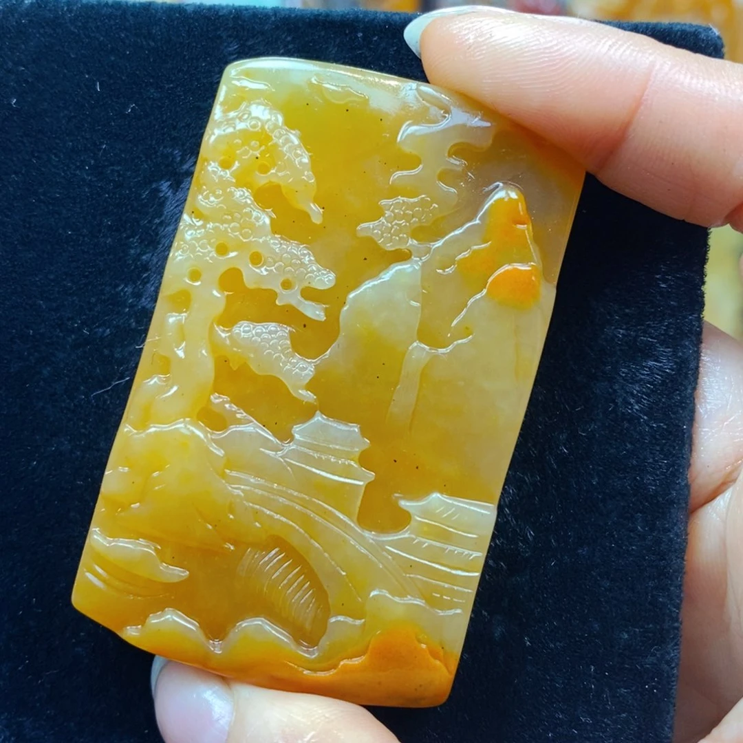 未镶嵌石英质玉（黄龙玉）颈饰