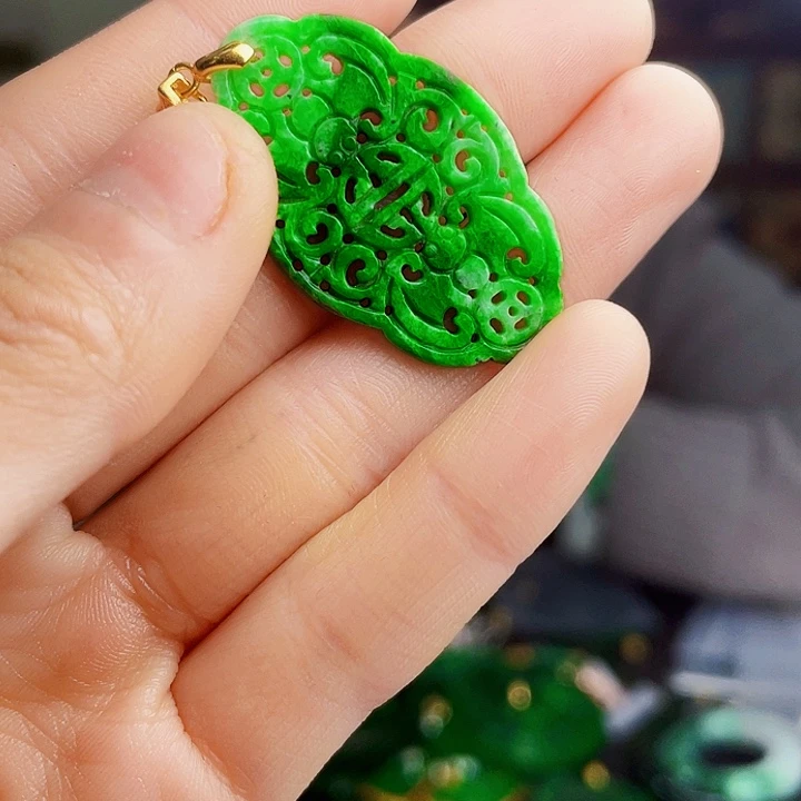 翡翠未镶嵌颈饰多样性