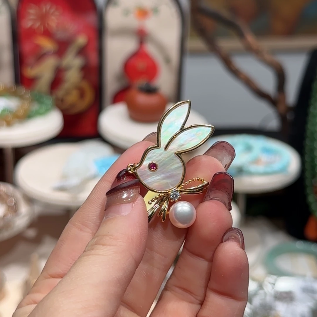 淡水珍珠胸饰未镶嵌胸针