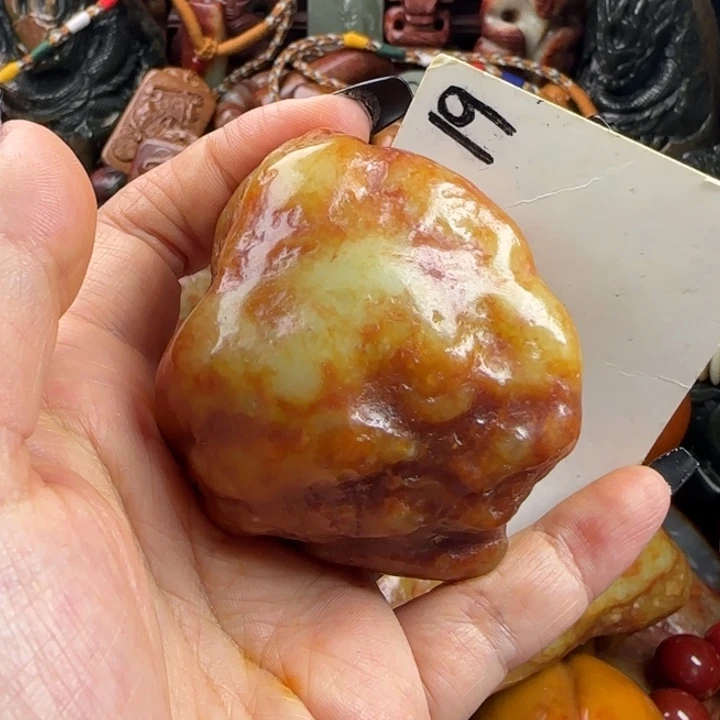 未镶嵌透闪石质玉珠宝奇石