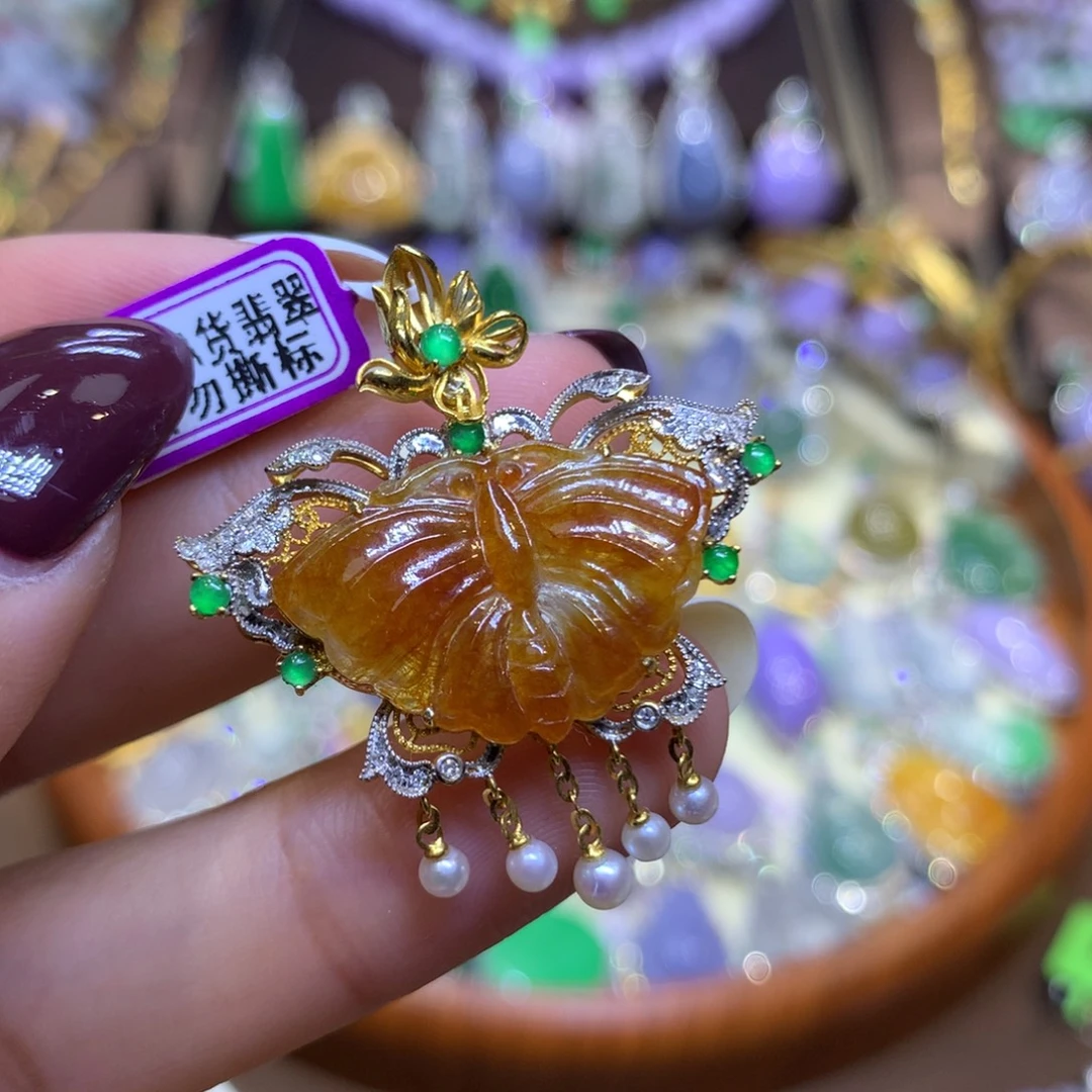 翡翠18K金镶嵌颈饰