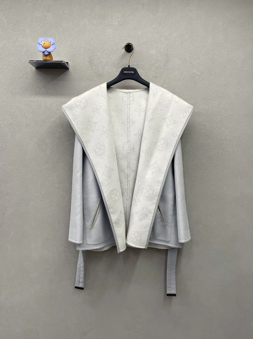 未使用 LouisVuitton/路易威登 灰色大衣/尺码40/VVH002200
