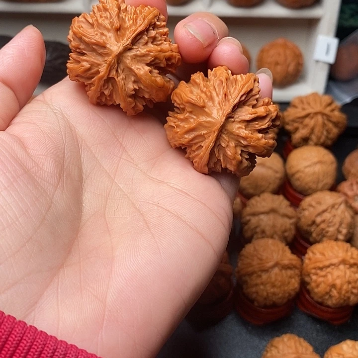 时***.文玩核桃吊坠八棱