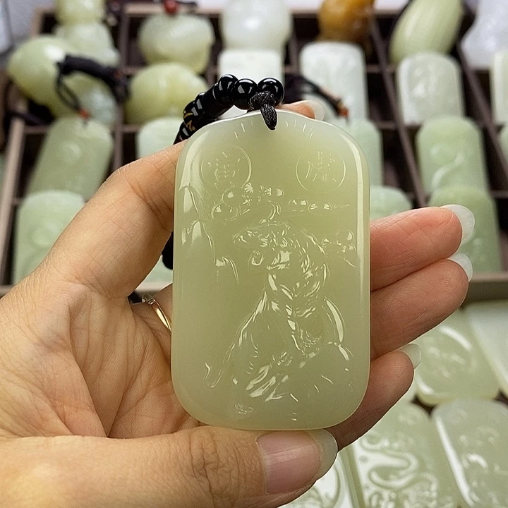 昆仑石：***神老虎守护神