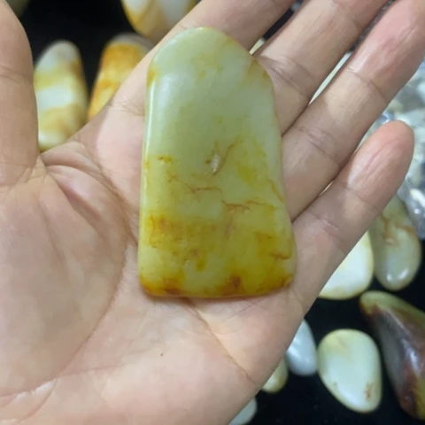 A***猪未镶嵌和田玉（糖玉）车挂