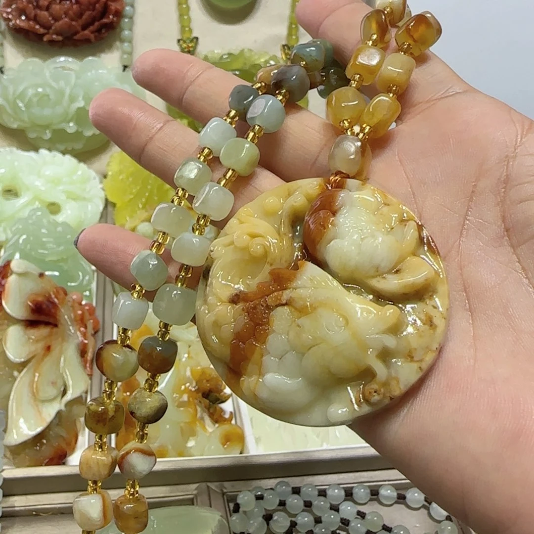 未镶嵌蛇纹石玉吊坠
