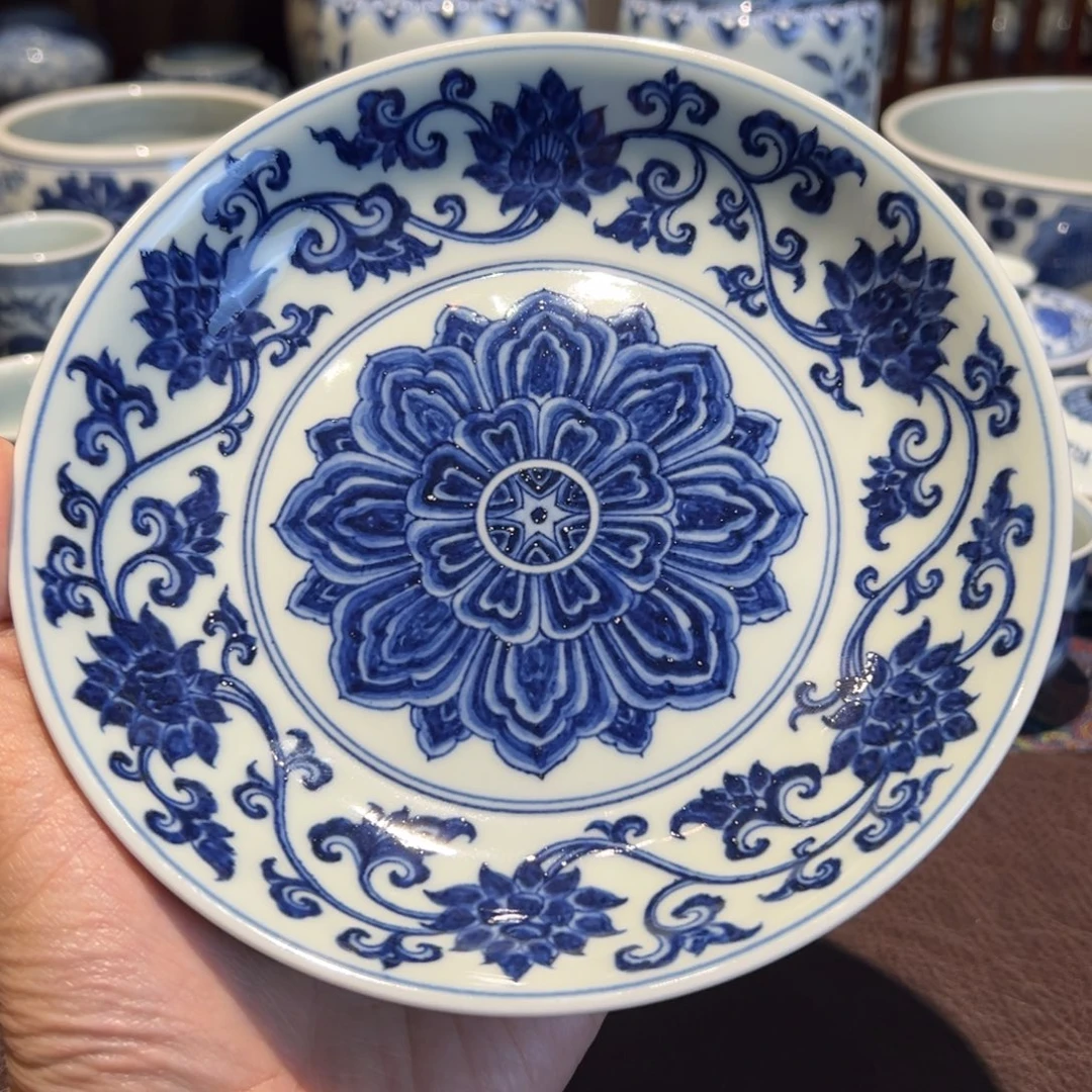 精品青花缠枝莲壶承赏盘口径约17厘米